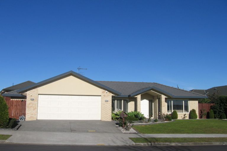 Photo of property in 18 Newbliss Crescent, East Tamaki Heights, Auckland, 2016