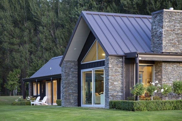 Photo of property in 122 Slope Hill Road, Lake Hayes, Queenstown, 9371