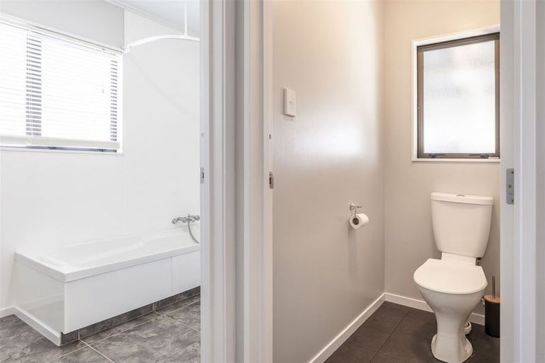 Photo of property in 6a Perrin Place, Kelvin Grove, Palmerston North, 4414