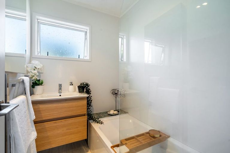 Photo of property in 1/34c Sunnynook Road, Sunnynook, Auckland, 0620