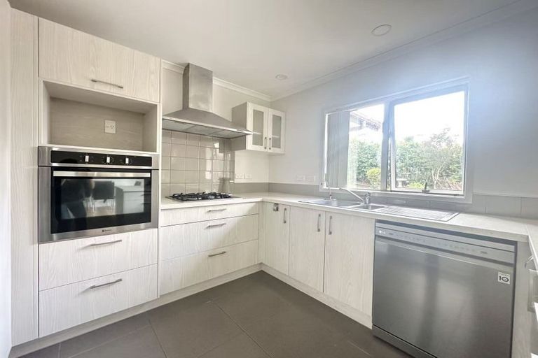 Photo of property in 66 Fairview Avenue, Fairview Heights, Auckland, 0632