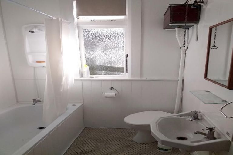 Photo of property in 59 Overtoun Terrace, Hataitai, Wellington, 6021