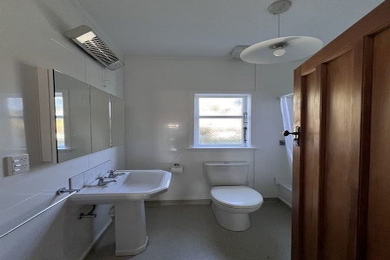 Photo of property in 168 The Ridgeway, Mornington, Wellington, 6021