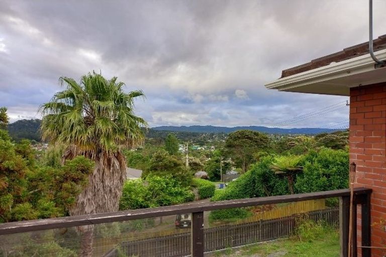 Photo of property in 2 Norman Road, Titirangi, Auckland, 0604