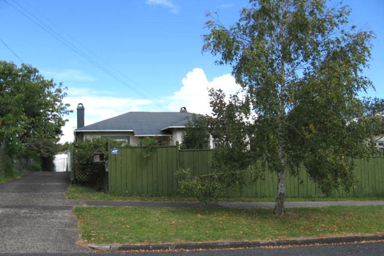 Photo of property in 12 Mayville Avenue, New Lynn, Auckland, 0600
