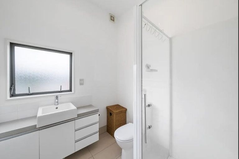 Photo of property in 17 Saddleback Grove, Karori, Wellington, 6012