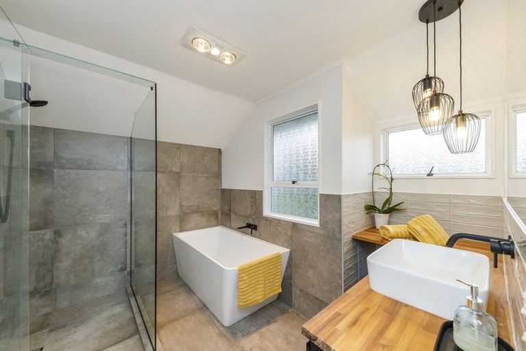 Photo of property in 23b Pahiatua Street, Hokowhitu, Palmerston North, 4410
