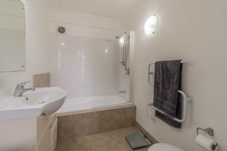 Photo of property in 12 Merlot Lane, Pukekohe, 2120