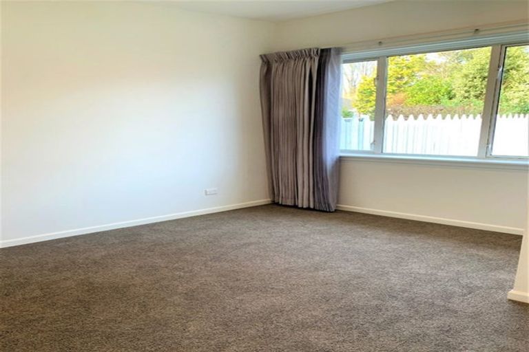 Photo of property in 26 Memorial Avenue, Ilam, Christchurch, 8053