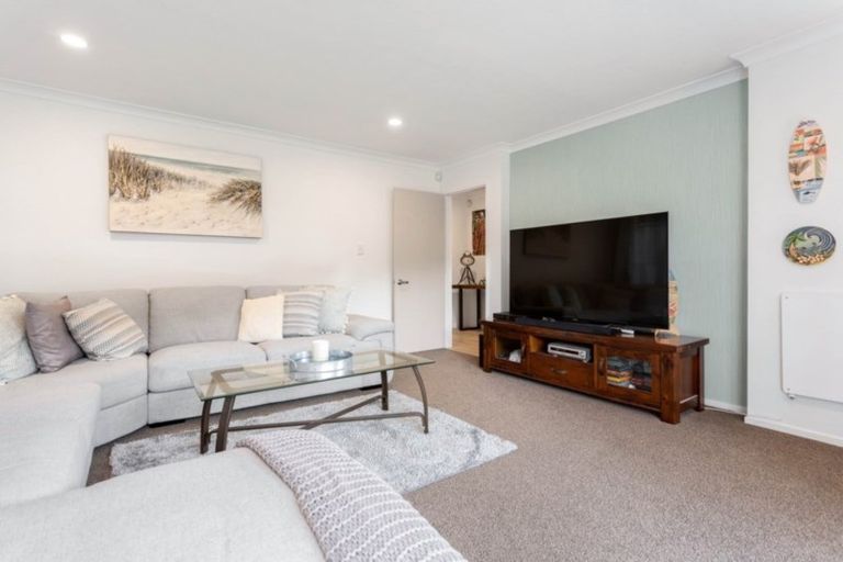 Photo of property in 32 Kate Sheppard Avenue, Torbay, Auckland, 0630