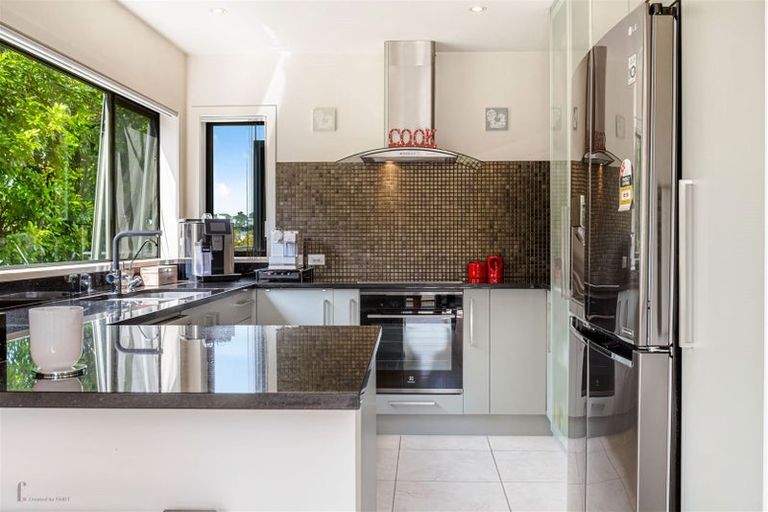 Photo of property in 8a Horizon Way, West Harbour, Auckland, 0618