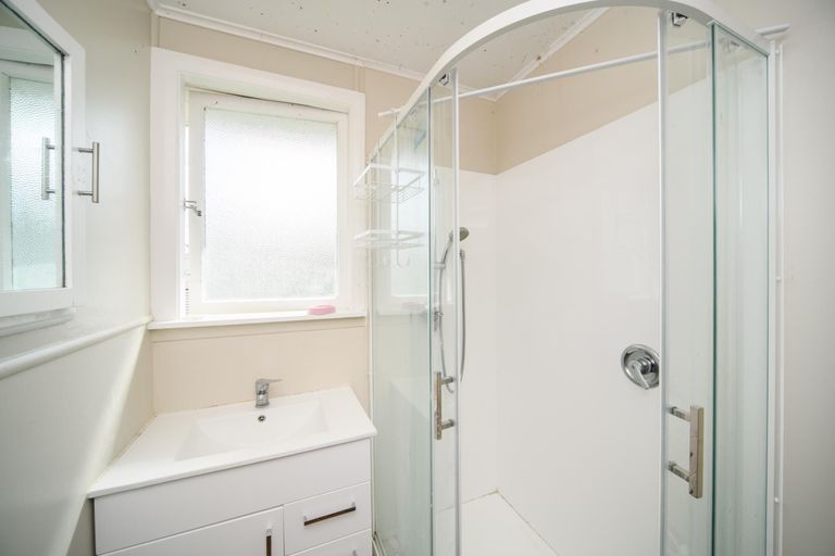 Photo of property in 34 Crewe Crescent, Hokowhitu, Palmerston North, 4410