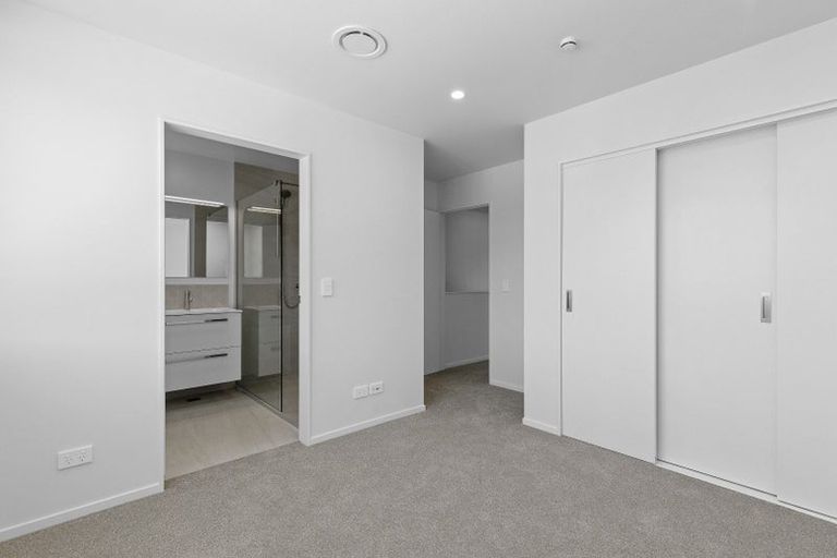 Photo of property in 39 Turtleback Avenue, Whitby, 5024