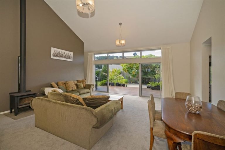 Photo of property in 10 Dotterel Place, Whitianga, 3510