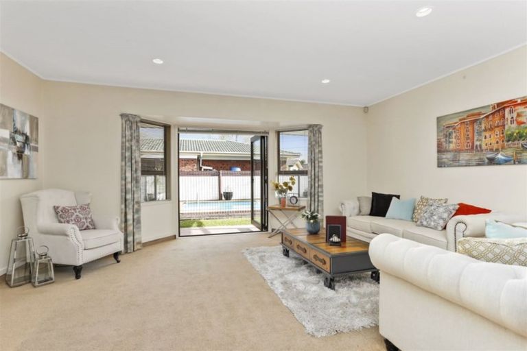 Photo of property in 17 Frank Evans Place, Henderson, Auckland, 0610