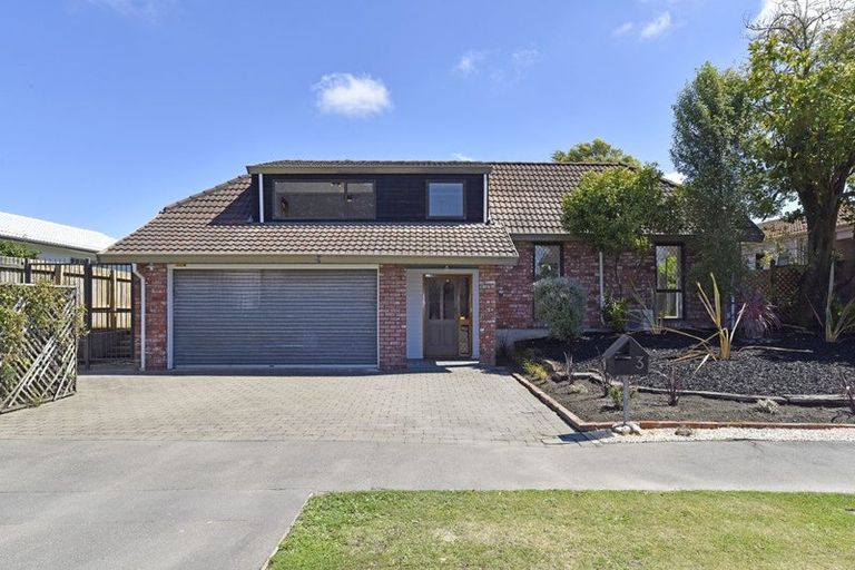 Photo of property in 3 Connemara Drive, Northwood, Christchurch, 8051