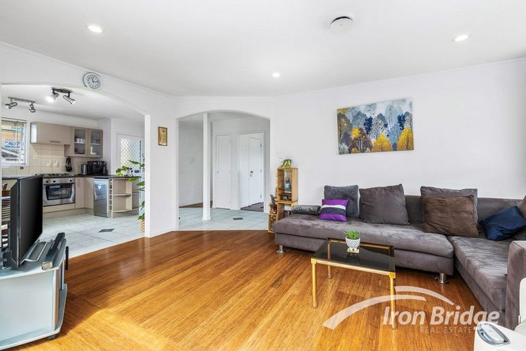 Photo of property in 21 Celeste Place, Totara Vale, Auckland, 0627
