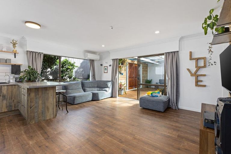 Photo of property in 2/26 Forest Hill Road, Henderson, Auckland, 0612