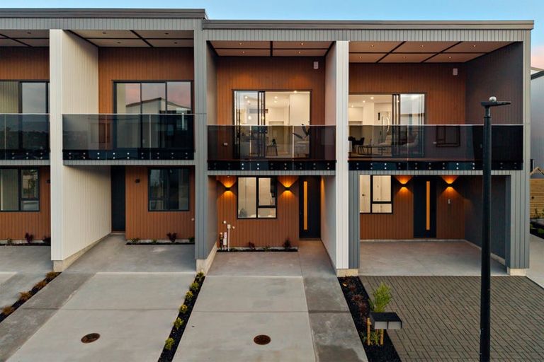 Photo of property in 37 Puihi Crescent, Massey, 0614