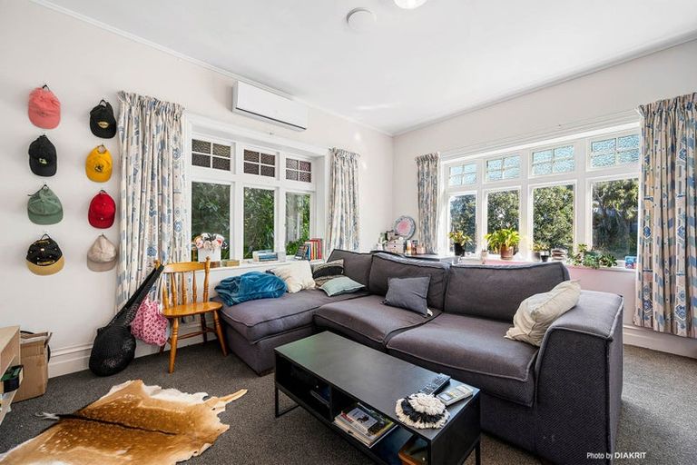 Photo of property in 10 Governor Road, Northland, Wellington, 6012