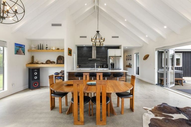 Photo of property in 104 Foster Road, Kumeu, 0891