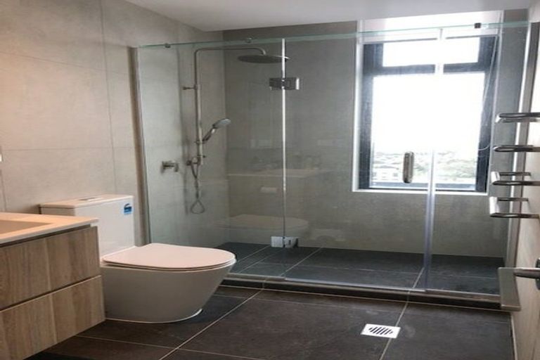 Photo of property in 1 Buscomb Avenue, Henderson, Auckland, 0610