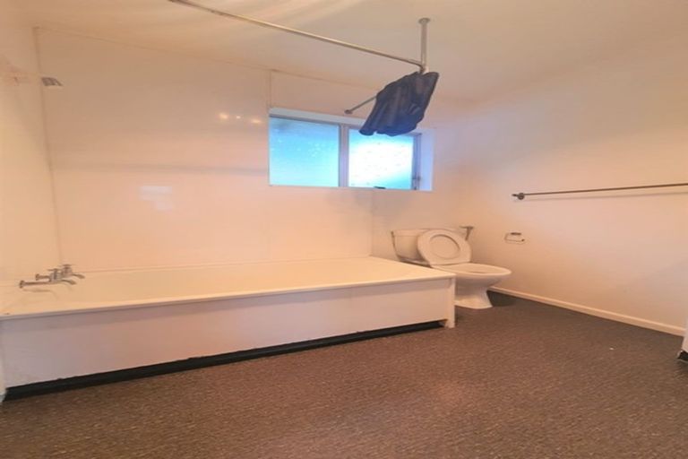 Photo of property in 12 Dawnhaven Drive, Te Atatu Peninsula, Auckland, 0610