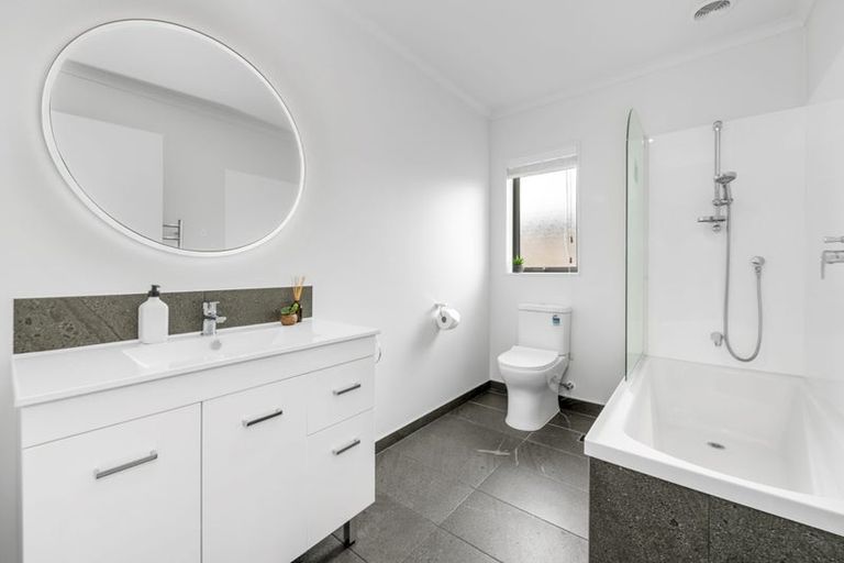 Photo of property in 4 Mokopapa Street, Takanini, 2112