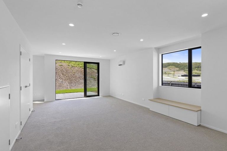 Photo of property in 39 Turtleback Avenue, Whitby, 5024