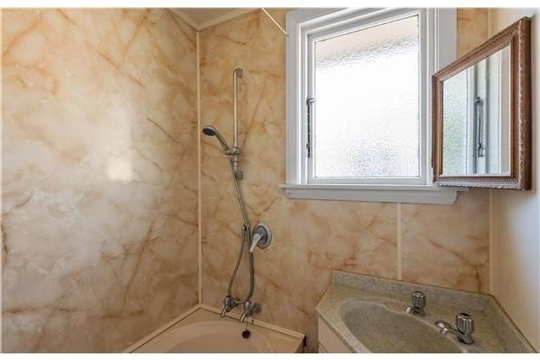 Photo of property in 34 Roche Avenue, Upper Riccarton, Christchurch, 8041
