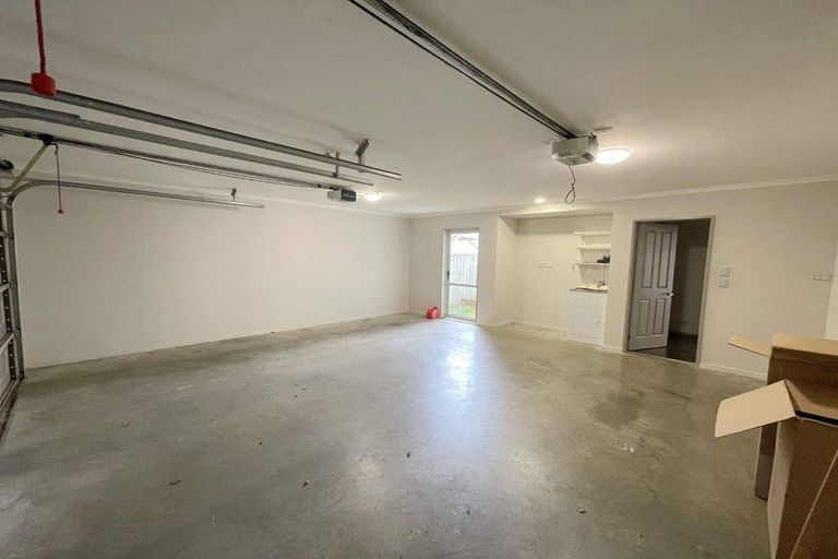 Photo of property in 30 The Track, Takanini, 2112