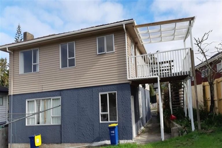 Photo of property in 1/12 Manuka Road, Glenfield, Auckland, 0629