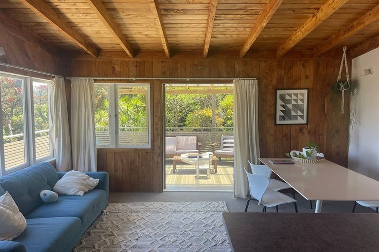 Photo of property in 352 Motutara Road, Muriwai, 0881