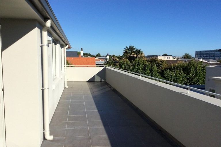 Photo of property in 5/235 Devonport Road, Tauranga, 3110