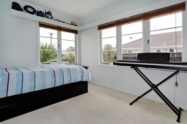 Photo of property in 7 Rixon Place, Te Atatu Peninsula, Auckland, 0610