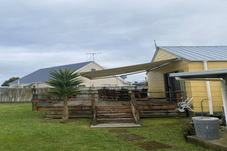 Photo of property in 10 Broadbelt Grove, Levin, 5510