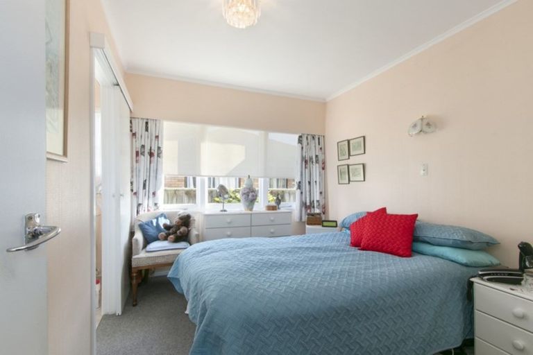 Photo of property in 1-20/27 Whites Line West, Woburn, Lower Hutt, 5010