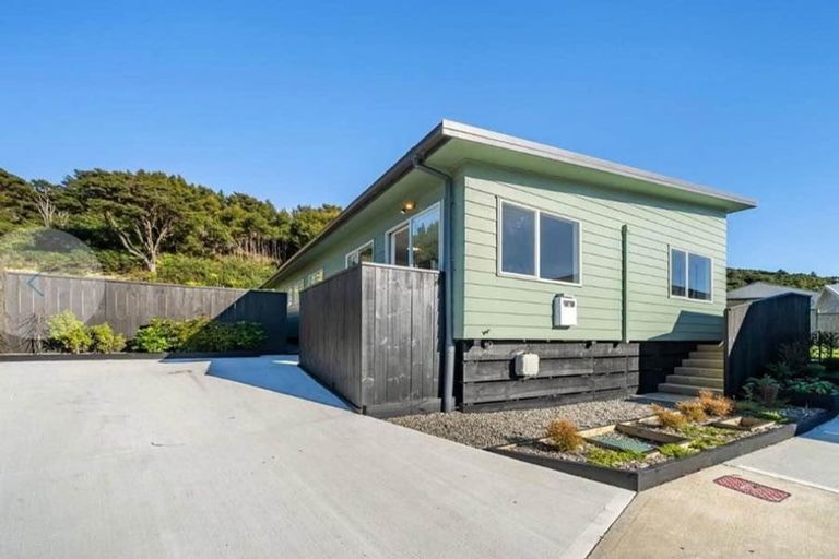 Photo of property in 8 Hastings Grove, Wainuiomata, Lower Hutt, 5014