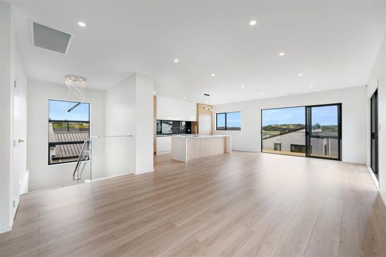 Photo of property in 11 Whale Bay Rise, Gulf Harbour, 0930