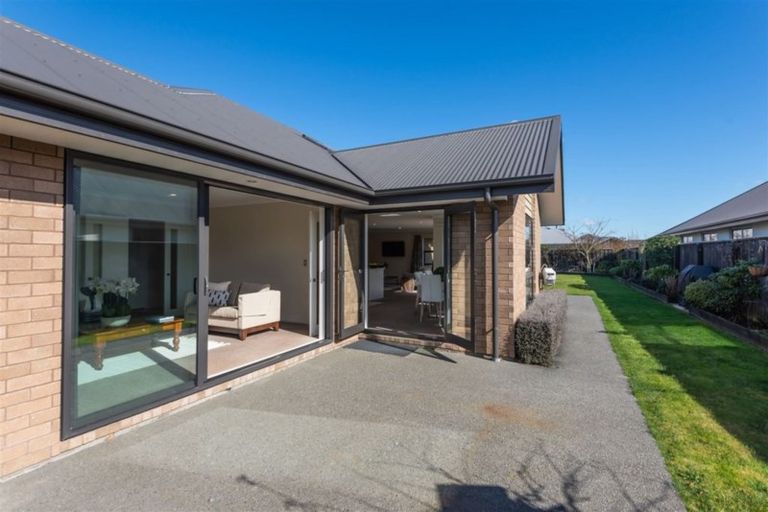 Photo of property in 39 Oakwood Drive, Rangiora, 7400