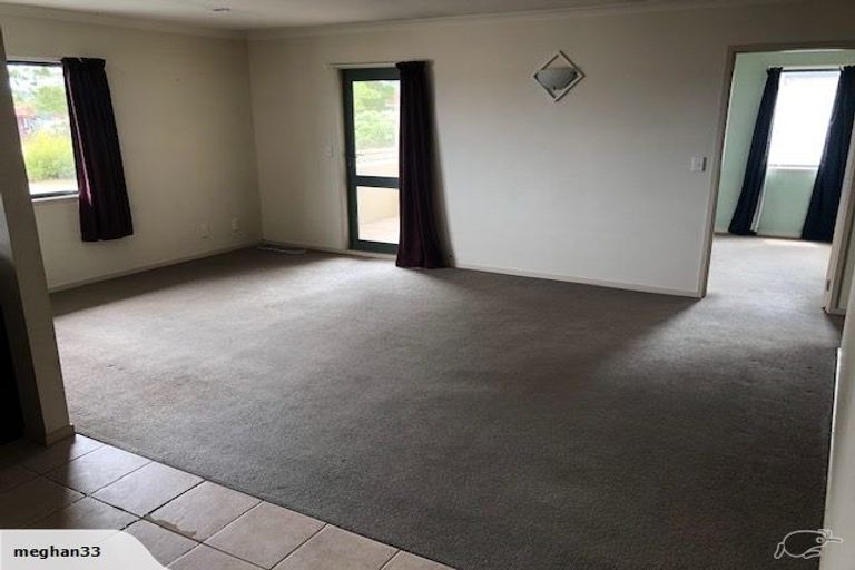 Photo of property in 1/80 Gunner Drive, Te Atatu Peninsula, Auckland, 0610