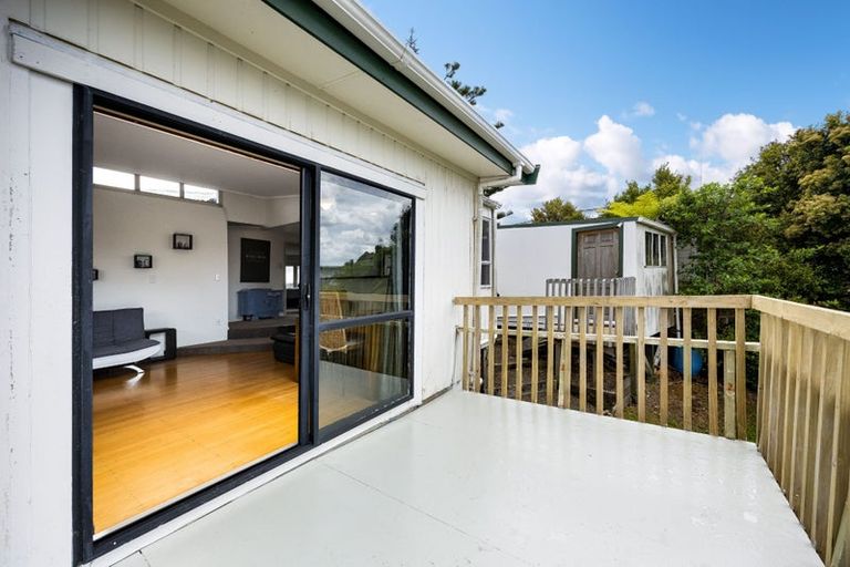 Photo of property in 92 Knights Road, Rothesay Bay, Auckland, 0630