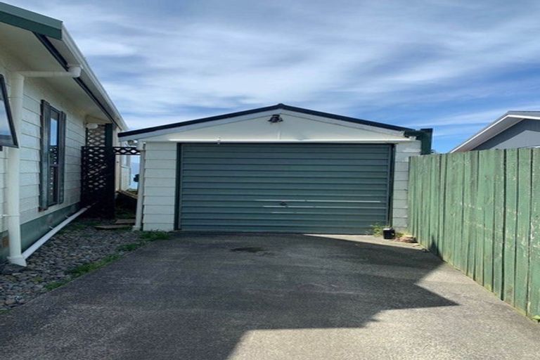 Photo of property in 52 Frobisher Street, Island Bay, Wellington, 6023