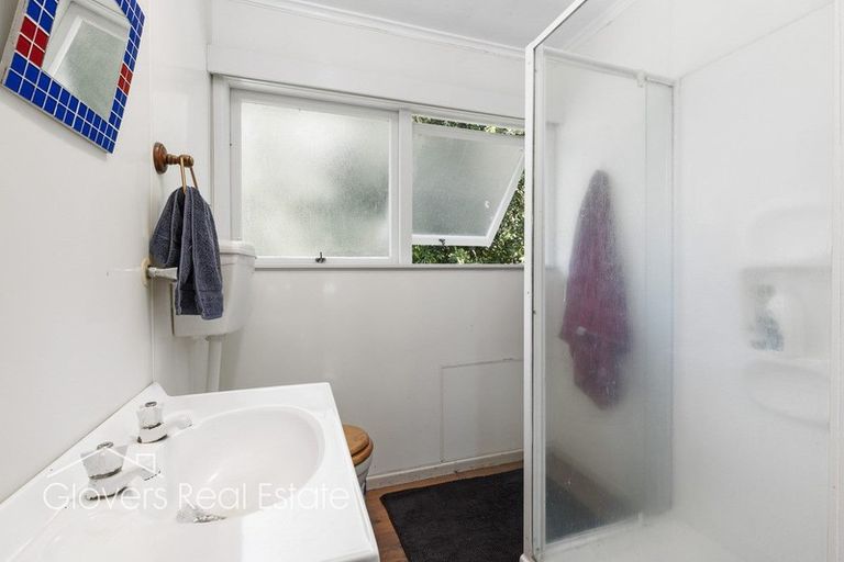 Photo of property in 21a Harrybrook Road, Green Bay, Auckland, 0604
