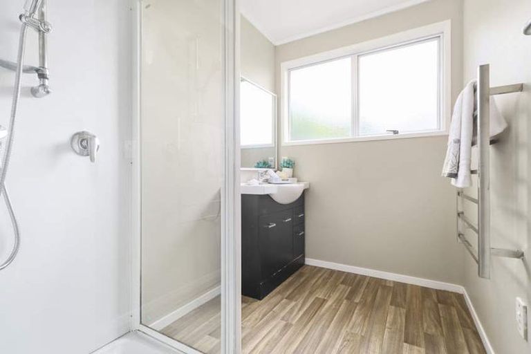 Photo of property in 3 Kilcar Place, Massey, Auckland, 0614