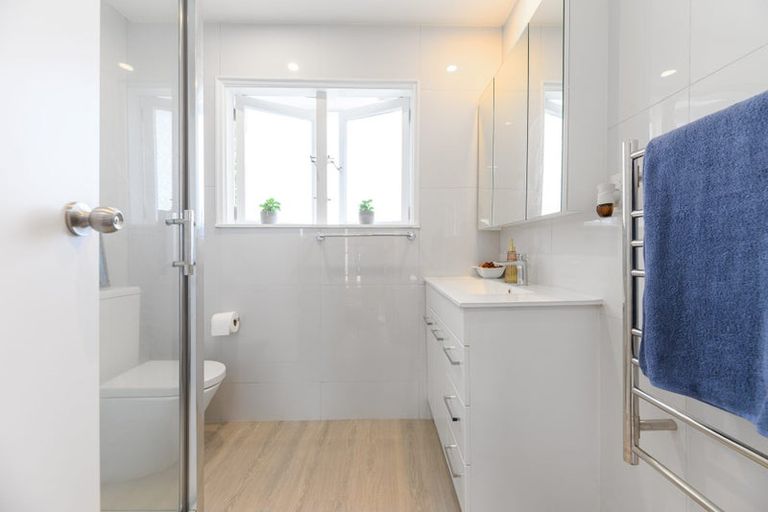 Photo of property in 52 Don Buck Road, Massey, Auckland, 0614