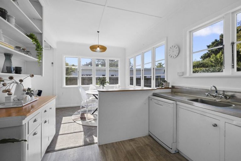 Photo of property in 9d Paynters Avenue, Strandon, New Plymouth, 4312