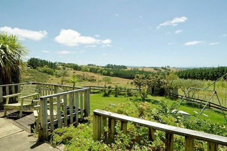 Photo of property in 19 Spur Road, Stillwater, Silverdale, 0993