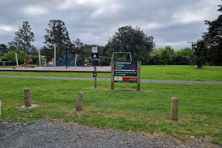 Photo of property in 176 Henderson Valley Road, Henderson, Auckland, 0612