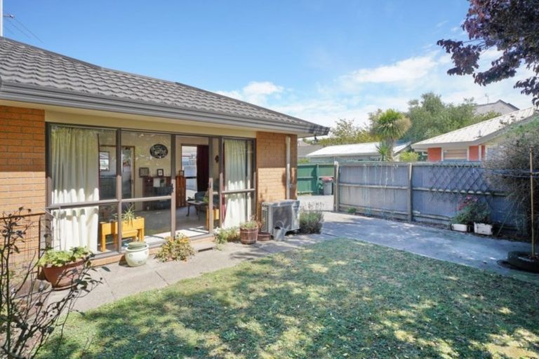 Photo of property in 58 Sawyers Arms Road, Northcote, Christchurch, 8052